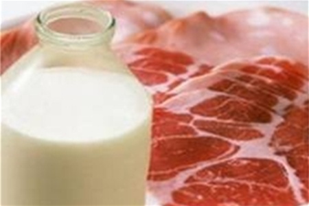 Украина запретила ввоз молока и свинины из Белоруссии