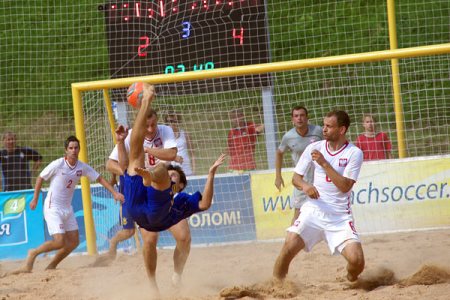 Украина переиграла белорусов в пляжный футбол