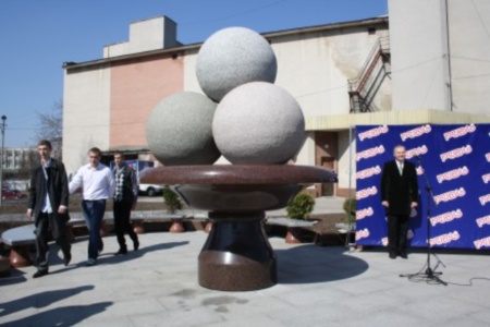 В Житомире открыли памятник мороженому 
