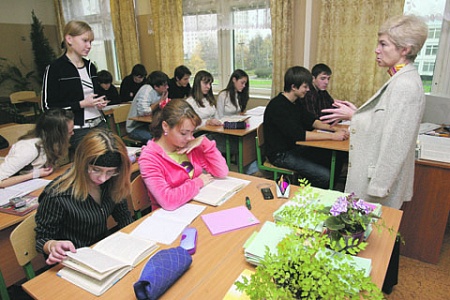 Власть Киева экономит на школьниках 